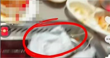 噁爆！媽媽拍下孩子「尿布扔海底撈火鍋」　知情人揭：上一個賠慘了