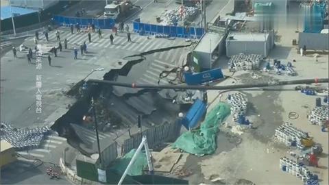 中國又現豆腐渣工程？　上海地鐵坍塌「馬路現大天坑」