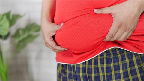 破百公斤婦「卡床縫」5壯丁即刻救援！人救到了…老公壓扁已「離線」