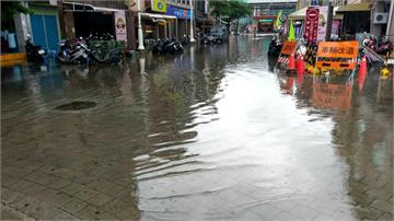 高雄大雨又逢大潮 路竹頂寮嚴重淹水