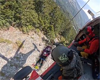 女山友登南一段跌落山谷　黑鷹直升機吊掛送醫