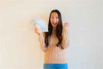 立法院三讀通過普發1萬！最快「這月」發放　5大領取管道一次看