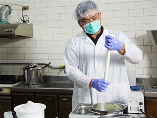 一起來學做莫札瑞拉起司！畜試所傳授製程技術供食農教育推廣