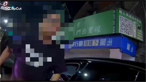 開車滑手機被取締! 駕駛罵"警察是米蟲"判刑30天拘役