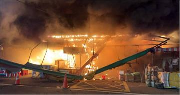 桃園南門市場深夜驚傳火海!黑煙狂竄、瓦斯氣爆零星炸聲 攤販血本全失