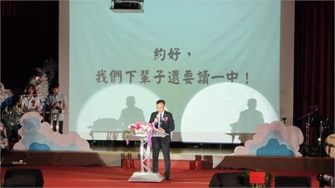 中一中畢典「最混獎」得主曠課1302節暴紅！校長親回：畢典給我搞一齣大的
