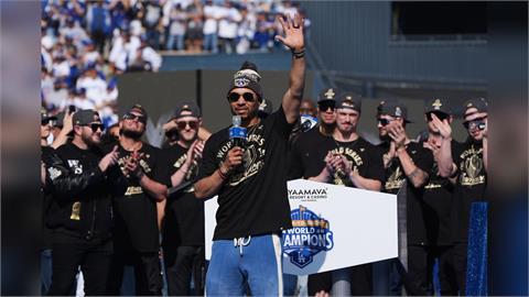MLB(影)/道奇成近25年來首支連霸球隊!貝茲自信喊:手要戴滿冠軍戒