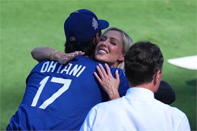 MLB／大谷翔平重返天使主場　美女記者愛的抱抱熱情歡迎！