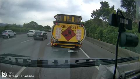 驚險！路肩緩撞車突鬼切　曳引車駕駛急煞險撞上