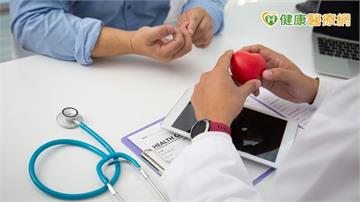 別再說「醫師判斷就好」！醫：主動詢問健保醫材也有選擇權