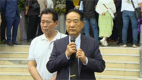 快新聞／宋楚瑜哭了！親赴陳盈潔告別式「揭2000年選舉秘辛」　內幕全曝光