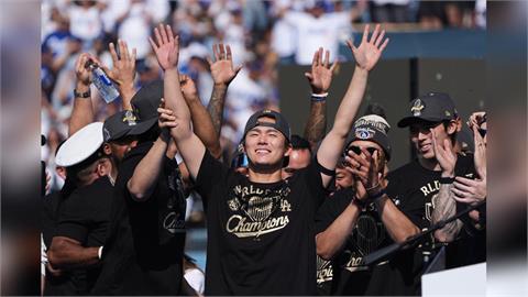 MLB(影)/季後賽封神!「日本球員第一人」山本由伸勇奪貝比魯斯獎