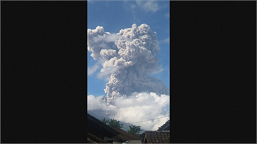 印尼默拉皮火山噴發 煙灰直竄6000公尺高空