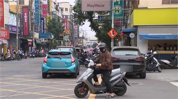 無視違規？高雄8車違停、闖紅燈 民眾怪警察沒開單