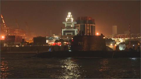 快新聞／台灣海軍歷史性一刻！海鯤號「首度完成潛航測試」　18:50順利返高雄港