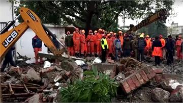 印度火葬場屋頂崩塌 至少20死15傷