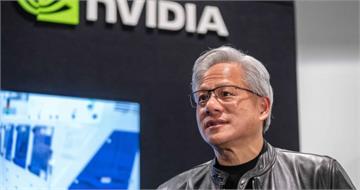 黃仁勳台上擴音川普來電！齊駁斥「AI末日論」：整件事就是個騙局