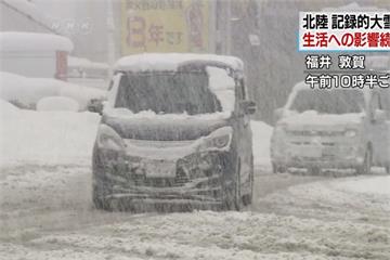 寒流吹翻日本北陸 福井縣積雪深度達1幼童高