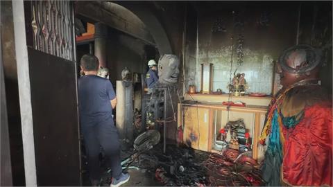 彰化花壇春節擲筊大賽勝地　金盾城隍廟竄火多具神偶被燒毀