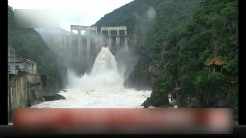 中國川陝豪雨成災 土石坍塌超驚險