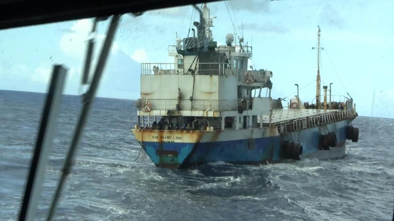 美緝毒局提供運毒情資　海巡﹑檢調獲報攔停貨輪查1.3噸毒品