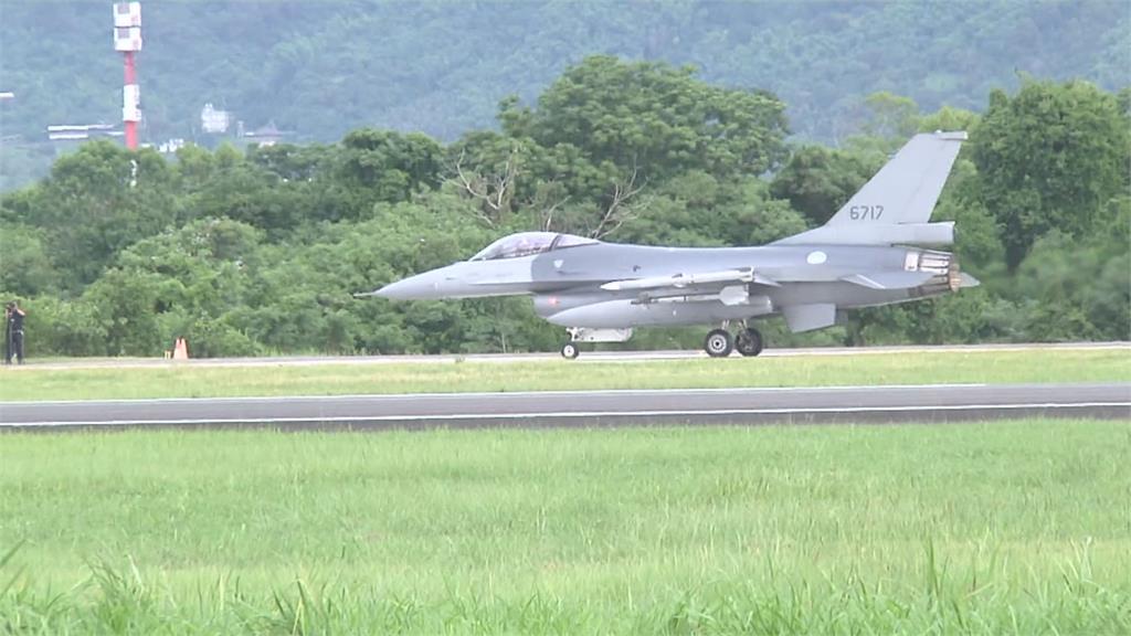 漢光演練徵用台東豐年機場　C130起降運補、F16順利起降