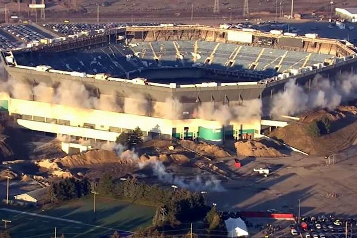 爆破拆除搞烏龍 底特律體育場炸不垮