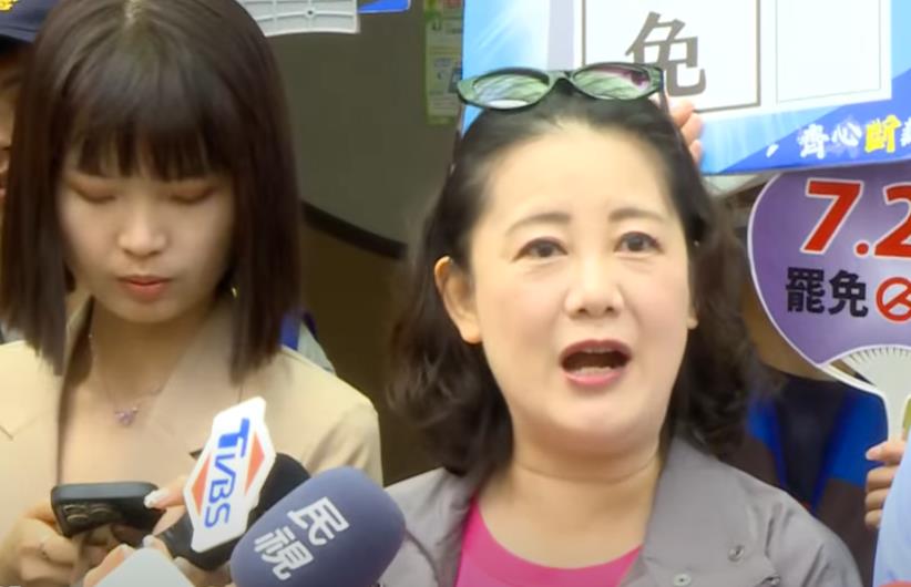 快新聞/有風度!宣傳罷免遭民眾嗆「別擋路啦」 吳思瑤火速致歉化解尷尬