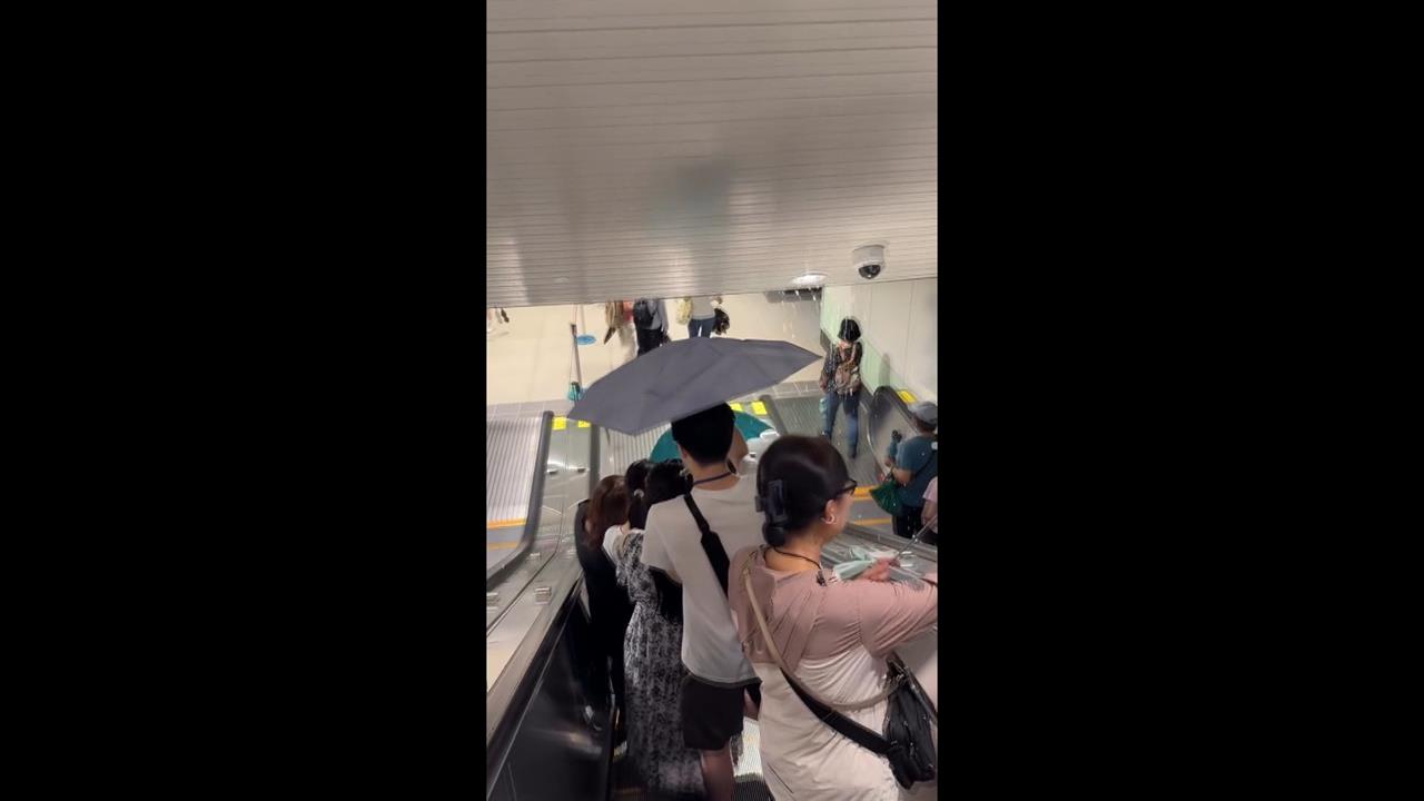 三鶯線頂埔站大漏水　慶祝通車慘變「水濂洞」
