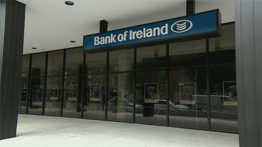 系統出包「沒錢也能領」提款機排長龍　愛爾蘭銀行：沒免費這回事