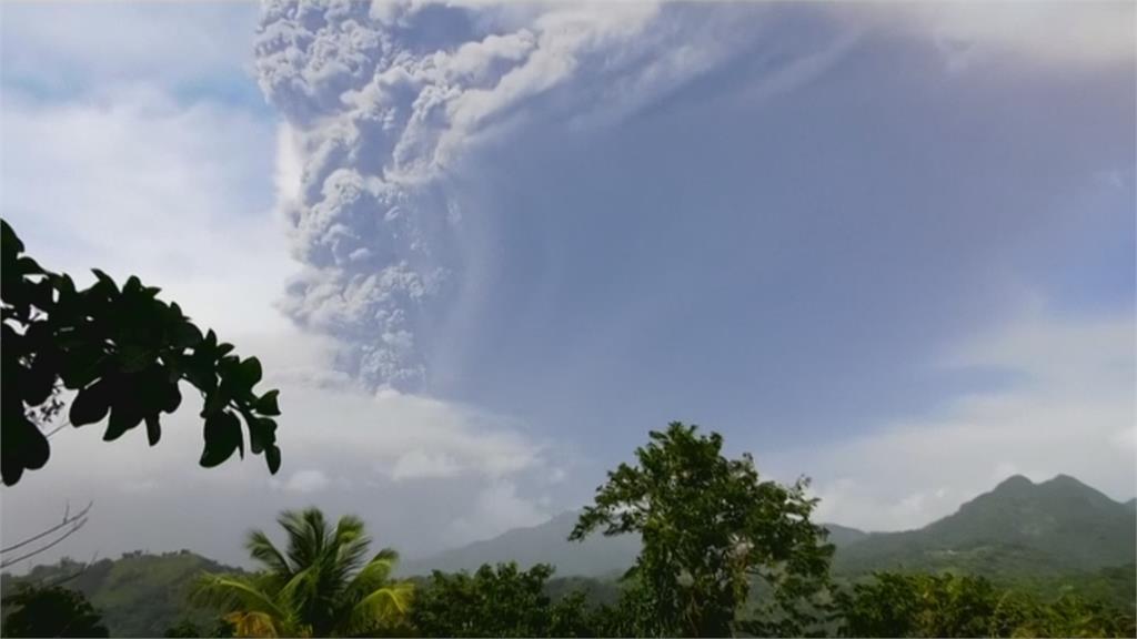 索夫瑞火山又噴發 4天以來最劇烈！ 持續關閉領空 局部地區斷水、斷電