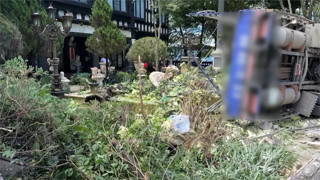 圍牆秒炸開! 台14甲線菜車翻覆 直衝高檔民宿