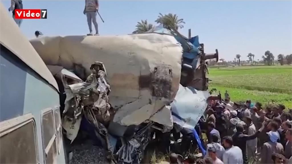 埃及兩載客火車相撞 出軌傾覆釀32死、66傷