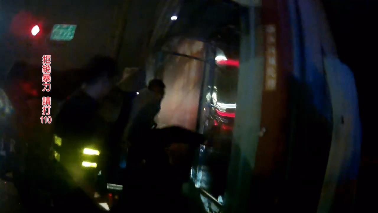 台中汽車美容廠7打3! 3人討債「反遭關門」痛打