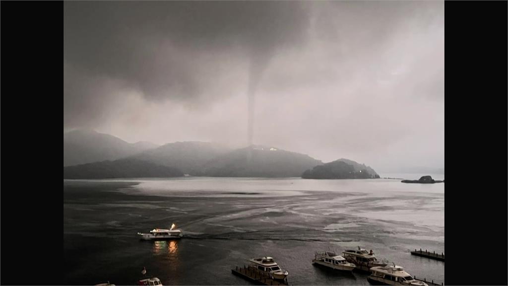 日月潭驚見「水龍捲」? 氣象站:鋒面通過與潭面熱空氣對流導致