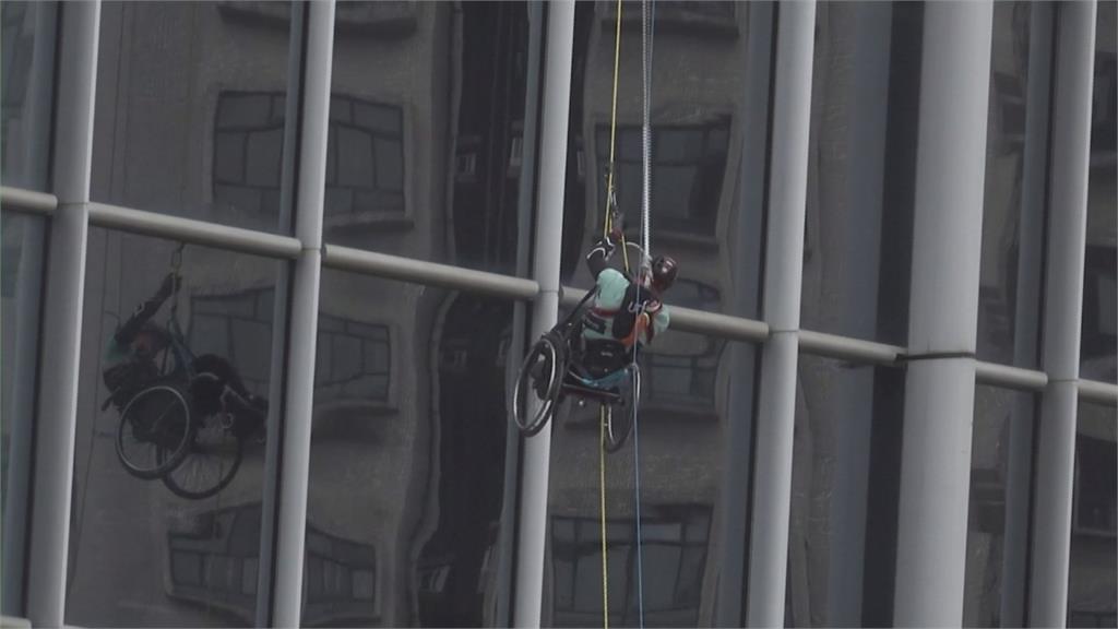 身殘心不殘！ 香港<em>肢障</em>者挑戰爬89層高樓
