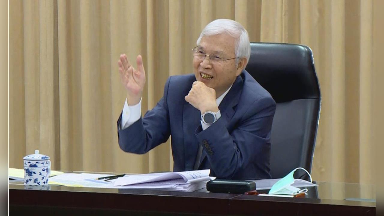 央行總裁楊金龍竟遭怪人「頂替身份」亂講話　央行急澄清：切勿輕信