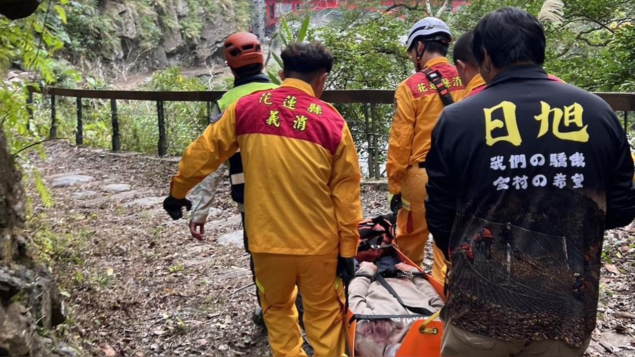 快新聞／危險勿入！太魯閣砂卡礑步道「1男墜落溪谷」　警消大舉馳援送醫