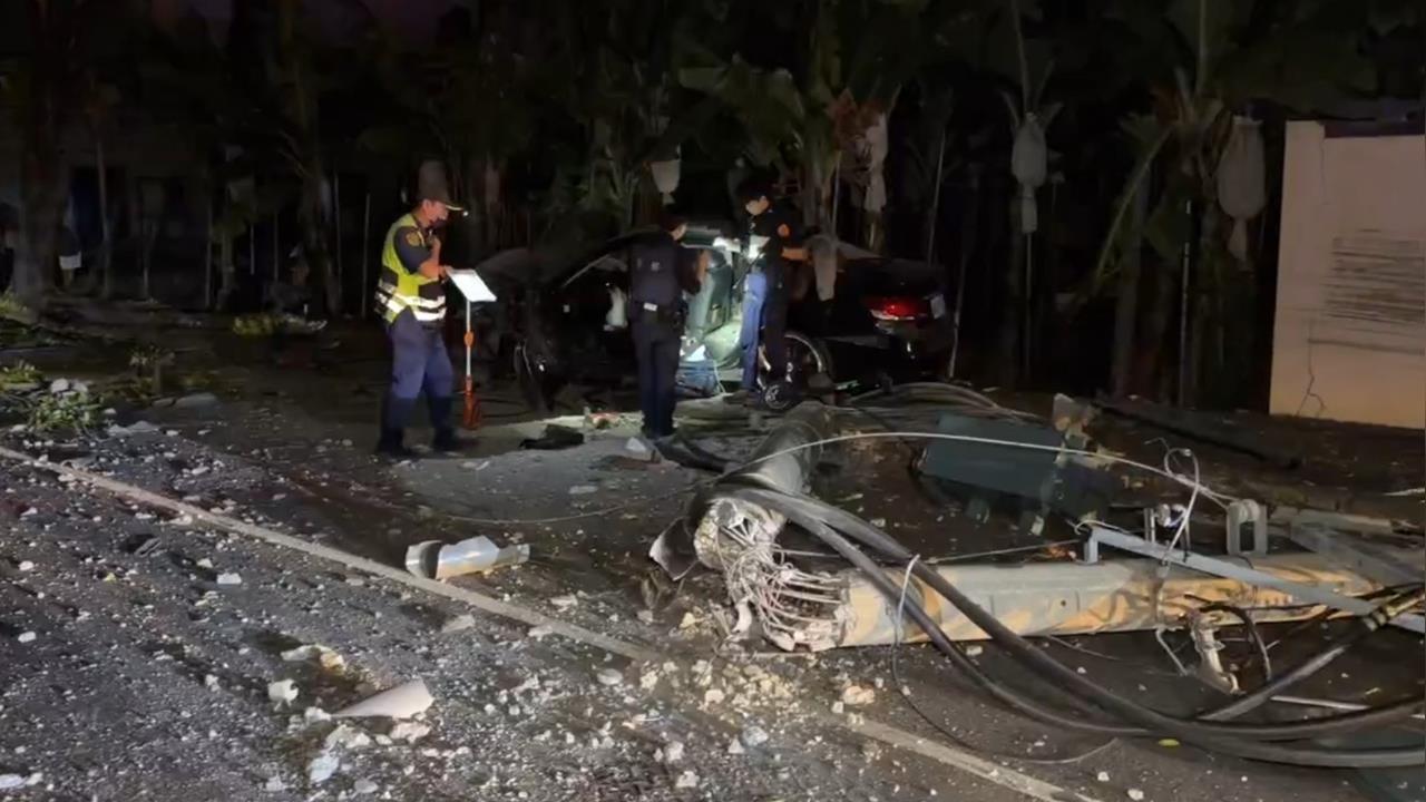 快新聞／整車撞爛！高雄林園1車暗夜疑毒駕「高速撞斷電線桿」　週邊區域一度停電