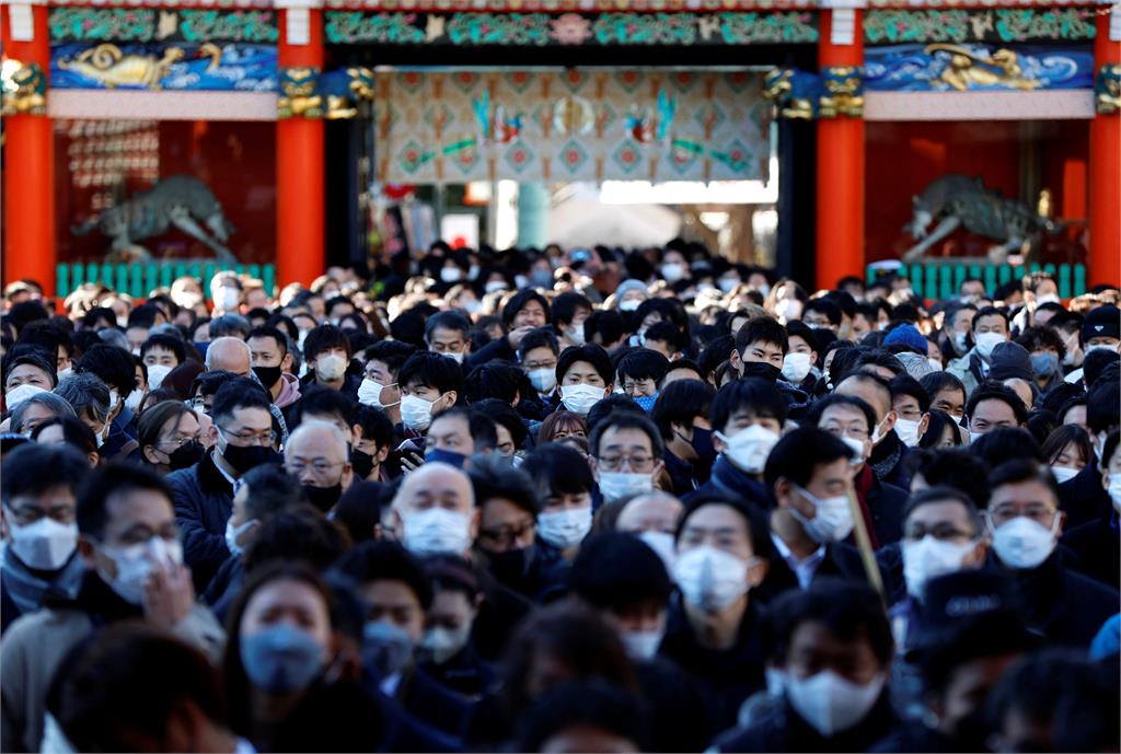 日本擬調降新冠肺炎傳染病級別 最快春天開放免戴口罩