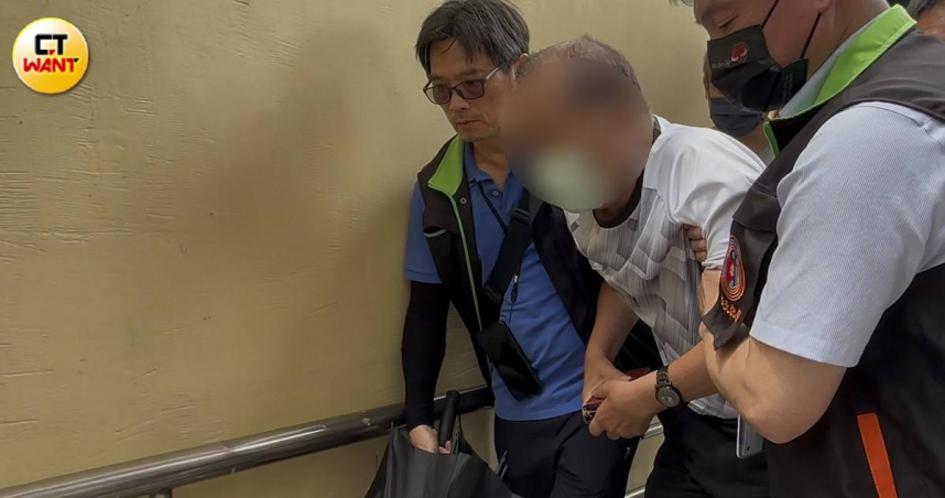 哭聲迴盪殯儀館！土城姐妹街頭遇刺身亡　老父哭到癱軟：2個都帶走了