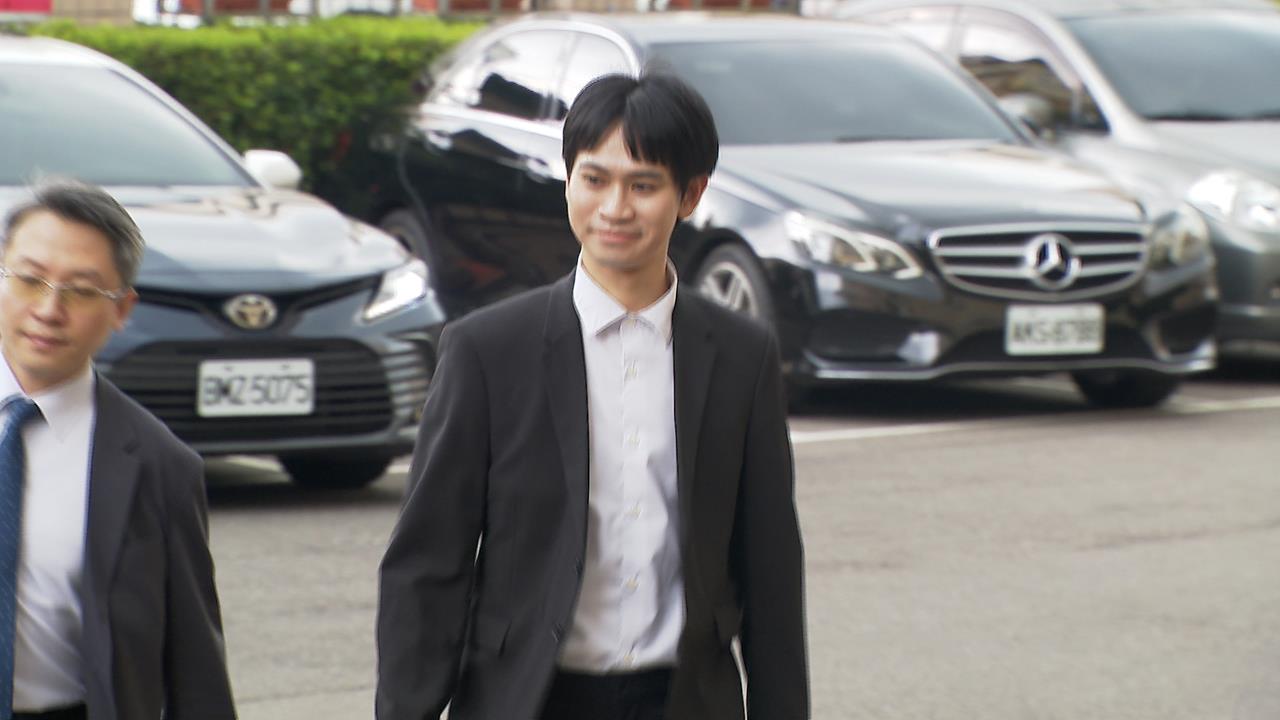 昔日情侶鬧上法庭!眾量級開庭採隔離訊問 家寧被捕捉「法庭外唱歌」
