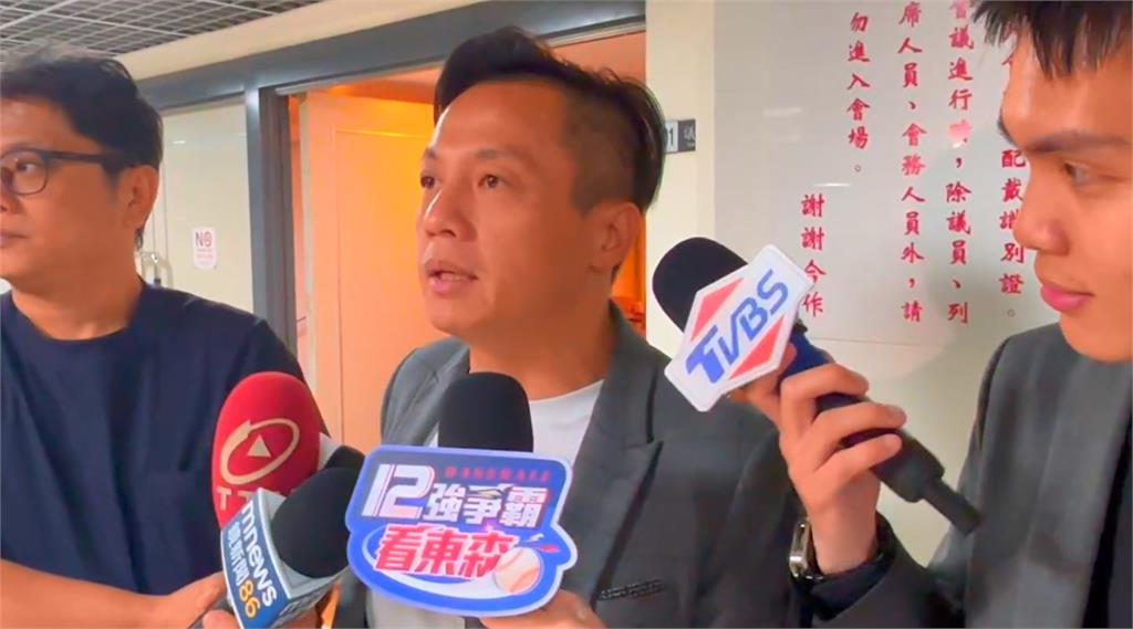 快新聞／黨部被搜後黃呂錦茹遭帶走　國民黨北市議會黨團：台灣民主倒退中