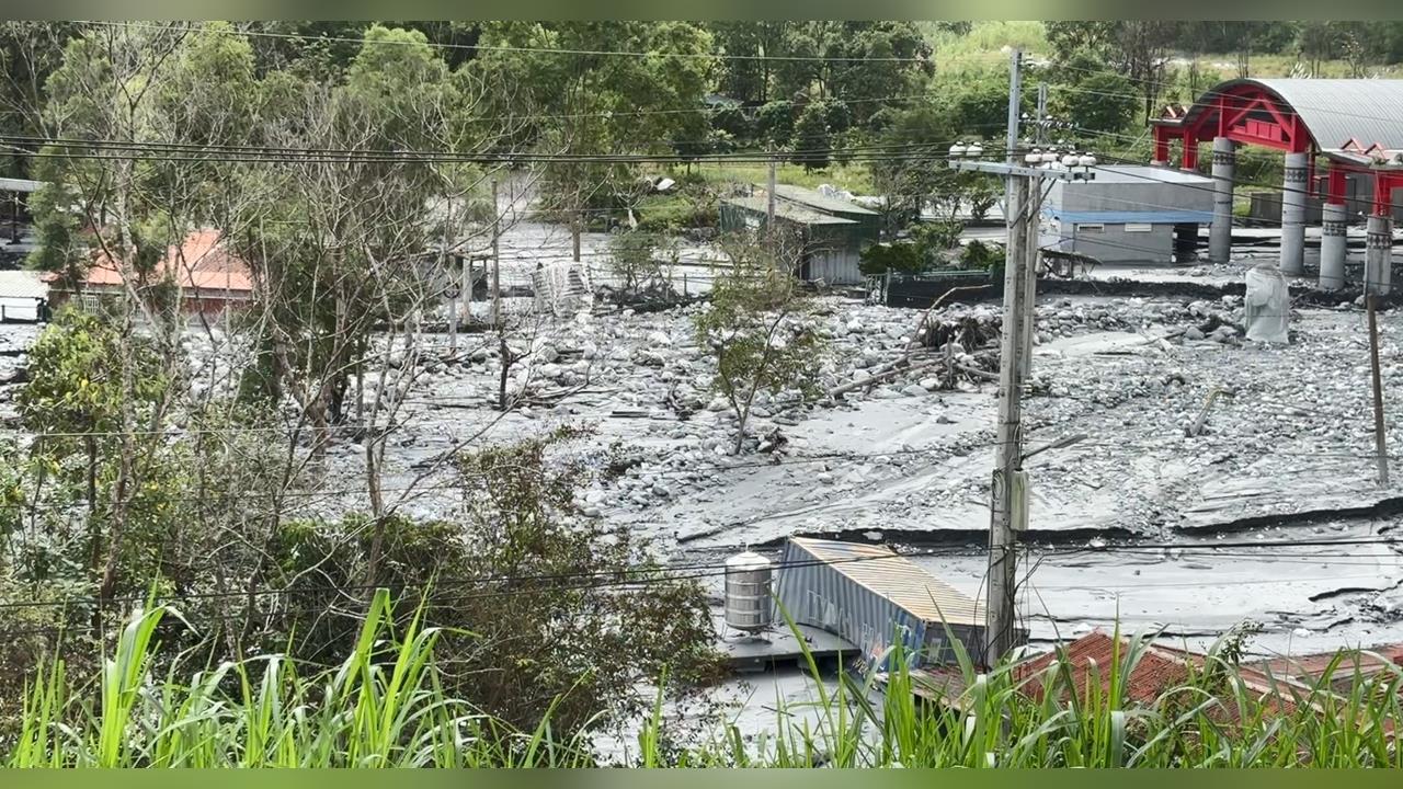馬太鞍溪堰塞湖大水堤防缺口溢流 災區驚現可疑人士偷漂流木