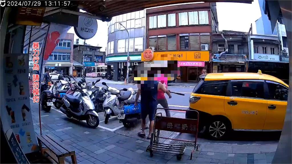 猛K運將、波及勸架店家　酒駕騎士見警秒丟鋁棒氣燄全消