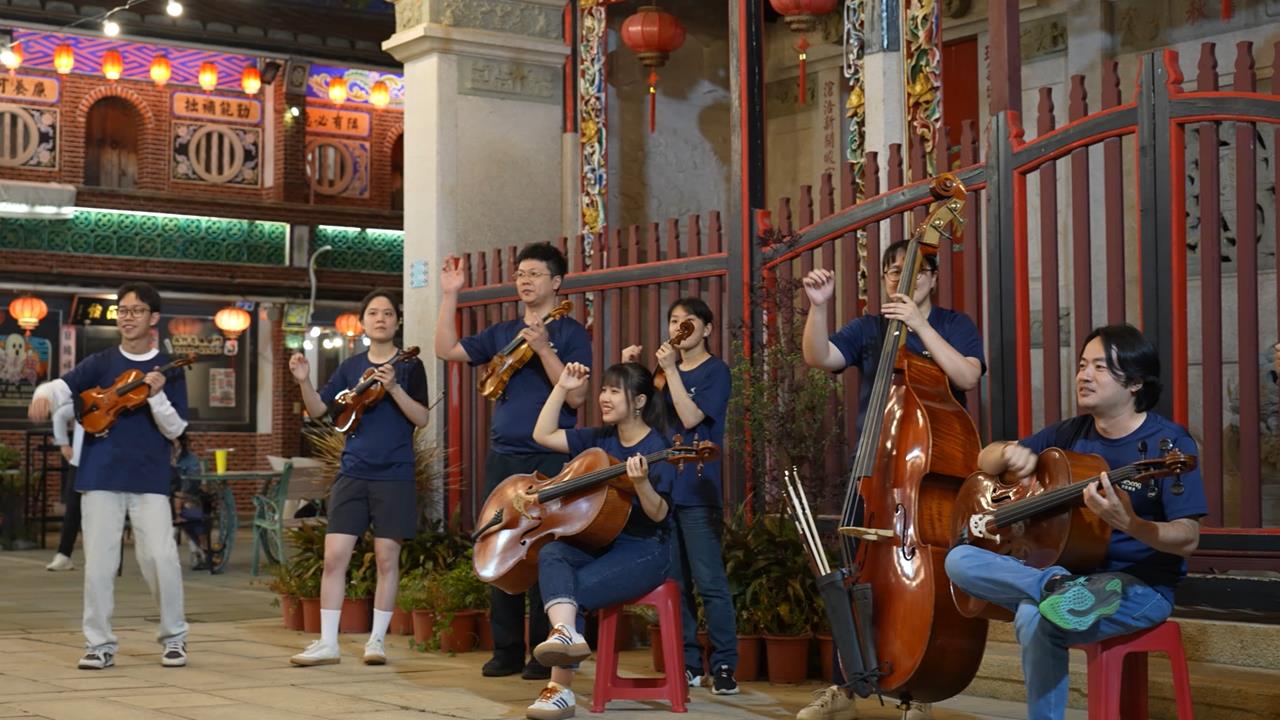 快閃熱門地標！灣聲樂團台灣行腳前進金門　傳遞音樂正能量