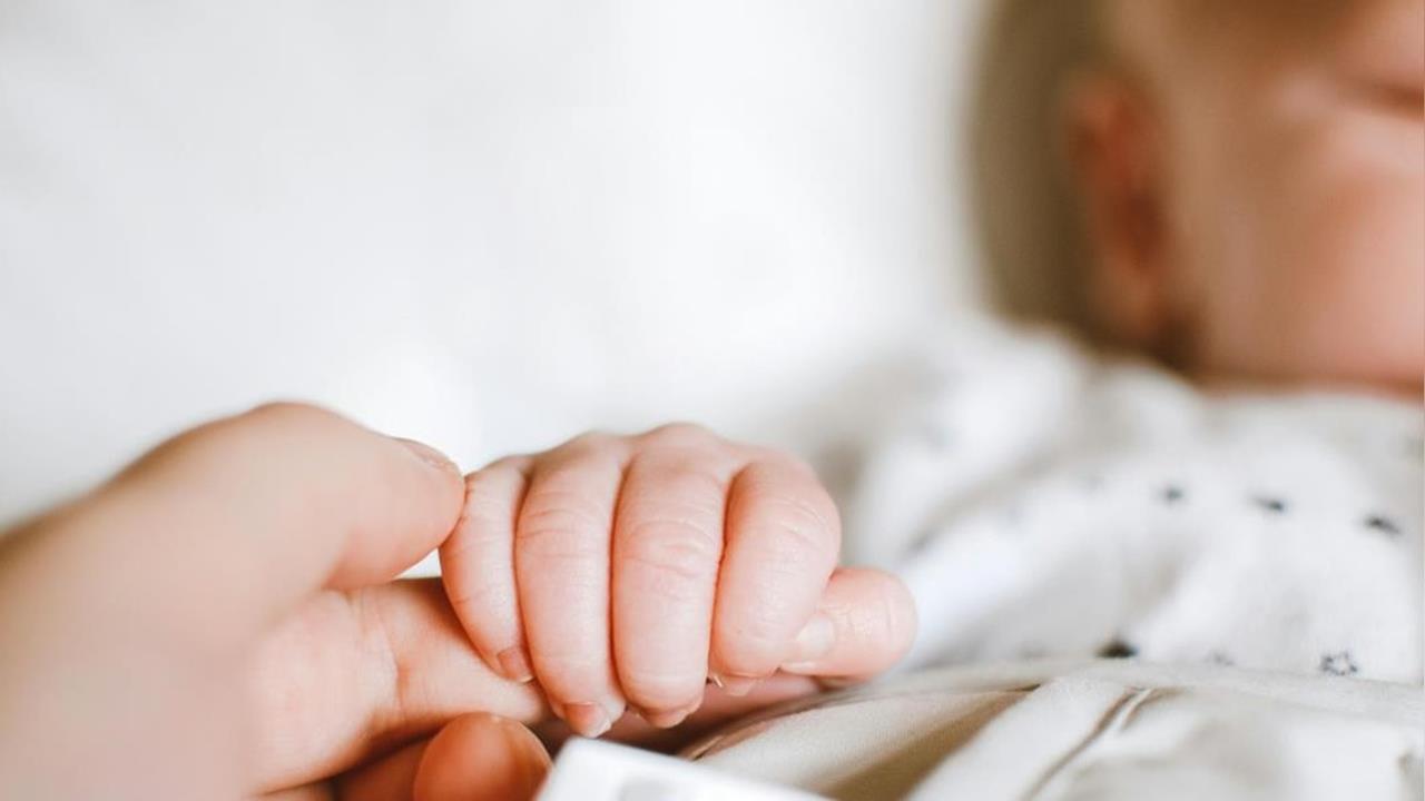 快新聞／生育率再下降！台灣人口「連續25個月負成長」　出生、死亡數據出爐