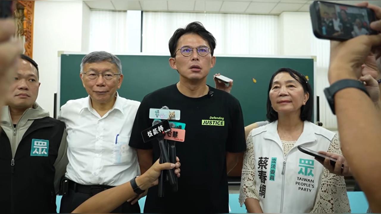 疑被黃珊珊助理爆「與藍喬法案」　黃國昌：他從民進黨來的