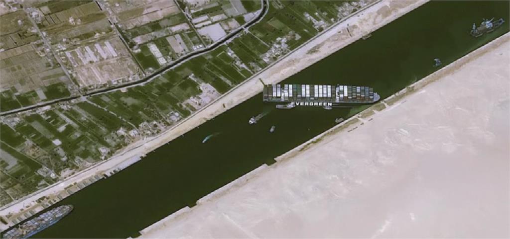 長賜號續卡運河 當局宣布暫停運河通航