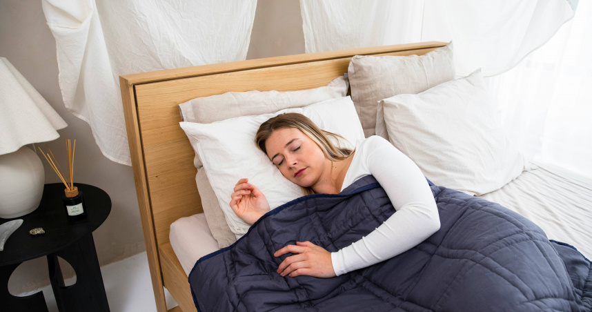 越累越睡不著？　營養師教3招助好眠：多吃鎂、曬太陽